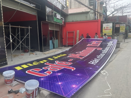  THI CÔNG BIỂN QUẢNG CÁO PHÒNG TRÀ BOLERO HẢI DƯƠNG