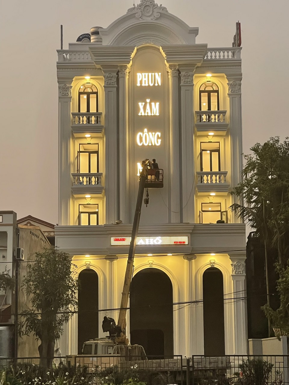 BIỂN QUẢNG CÁO CHỮ INOX 