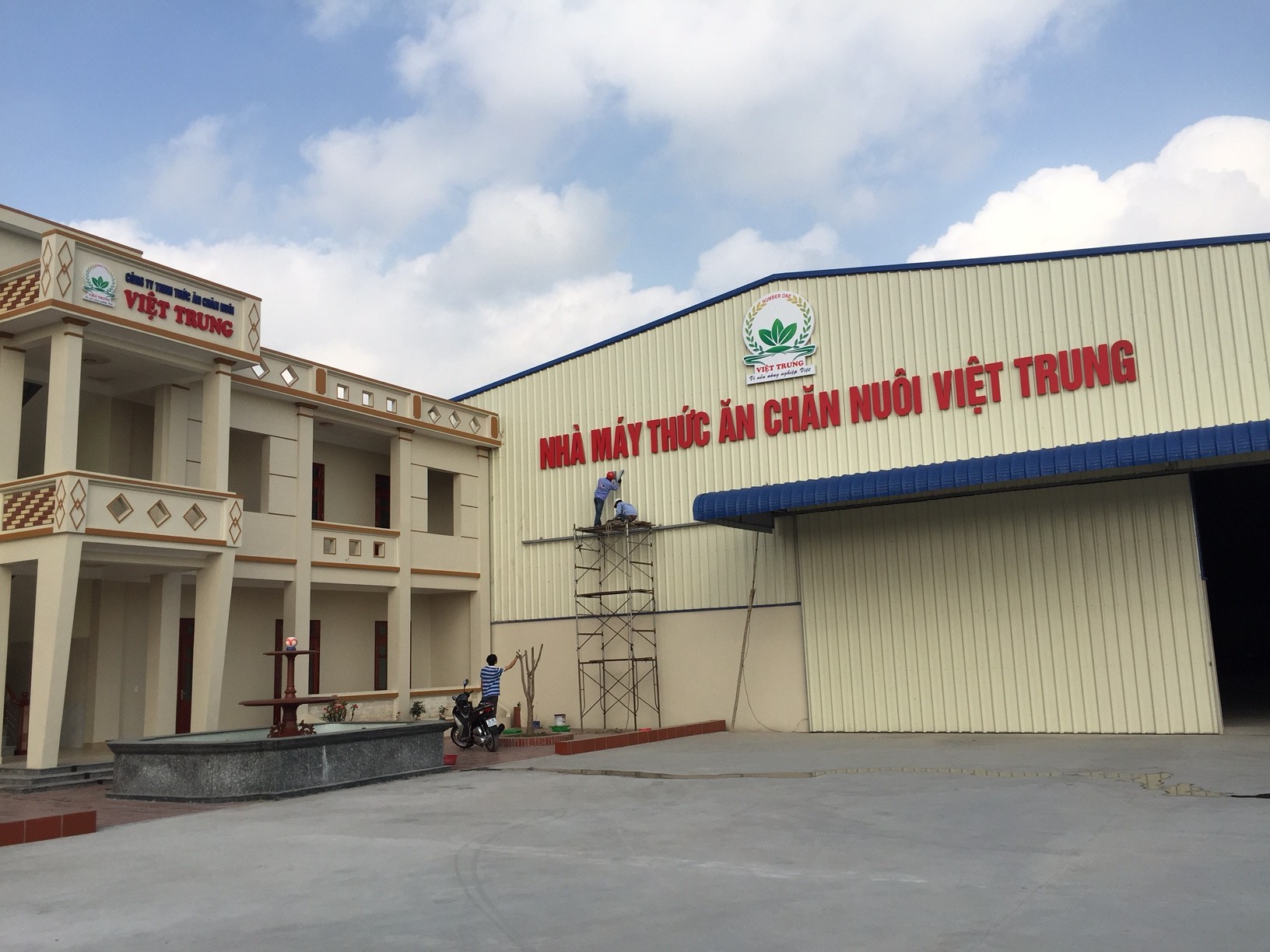 CHỮ NỔI GẮN TRÊN MẶT TÔN 