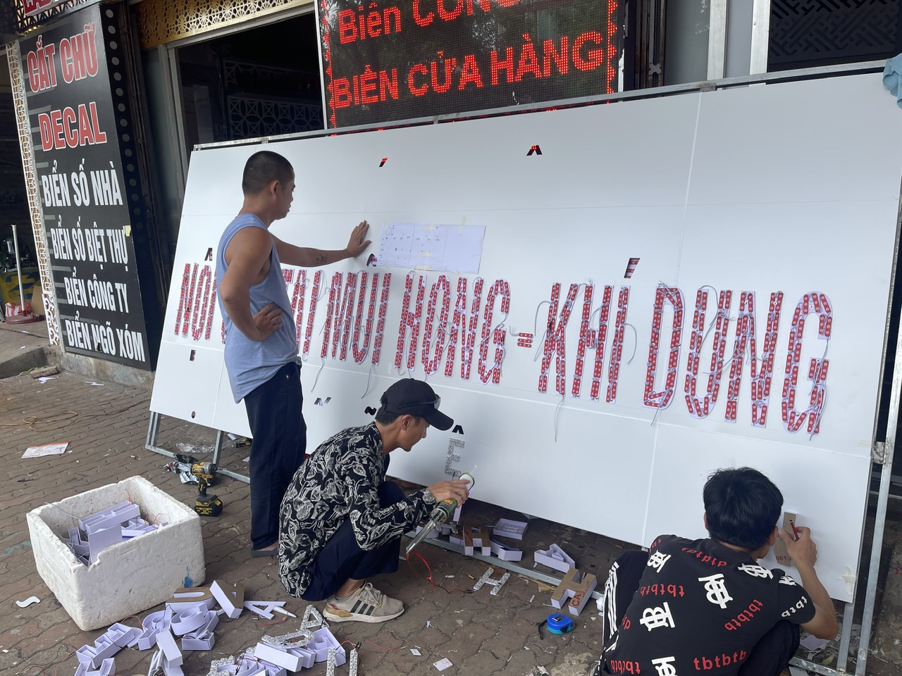 THI CÔNG ĐÈN LED CHỮ PHÒNG KHÁM HẢI DƯƠNG