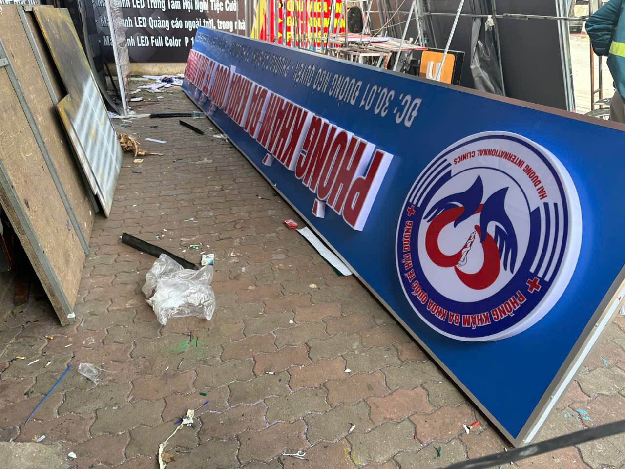 BIỂN QUẢNG CÁO PHÒNG KHÁM ĐÈN LED 