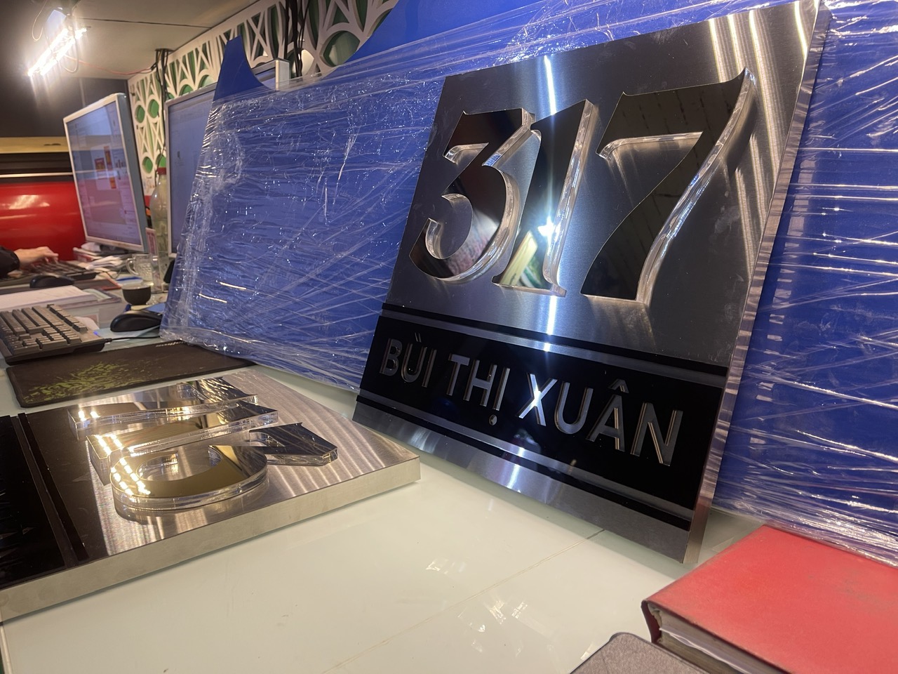 BIỂN SỐ NHÀ INOX MÀU TRẮNG