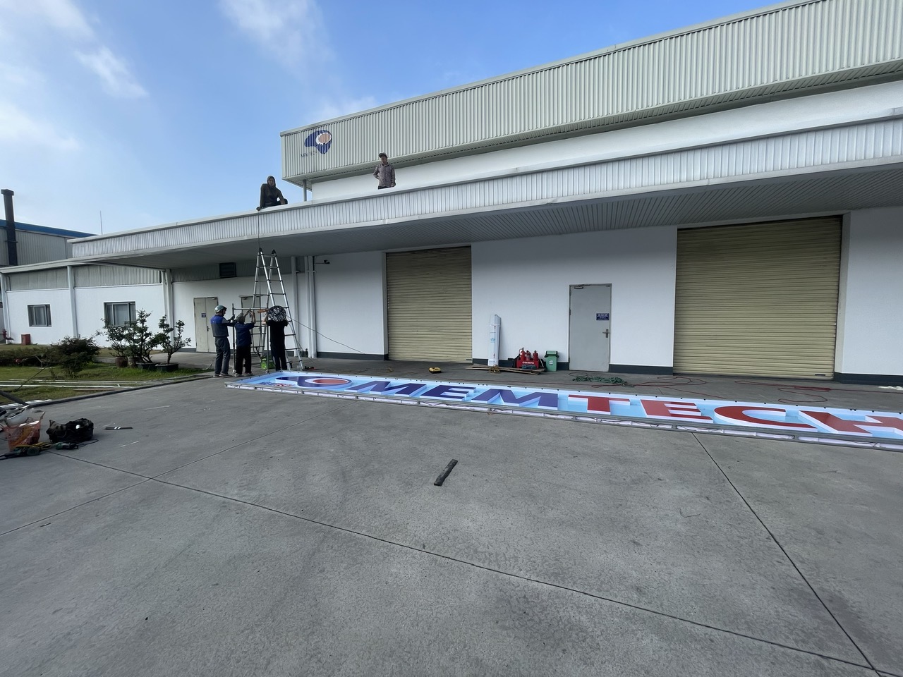 BIỂN QUẢNG CÁO CÔNG TY TRUNG QUỐC 