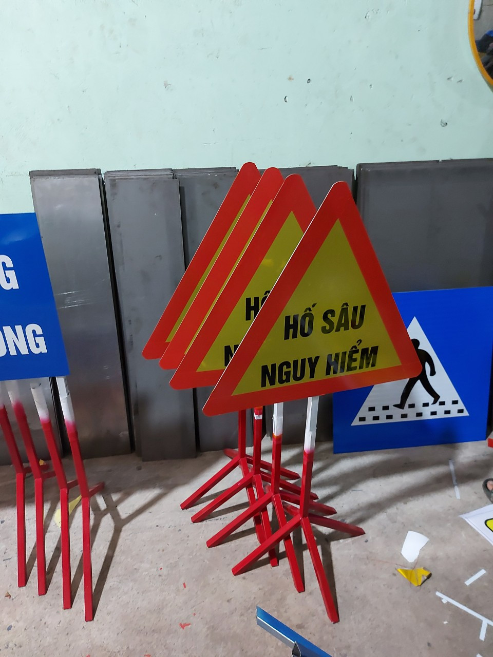 ĐỊA CHỈ CẮT CHỮ ĐỀ CAN PHẢN QUANG Ở HẢI DƯƠNG