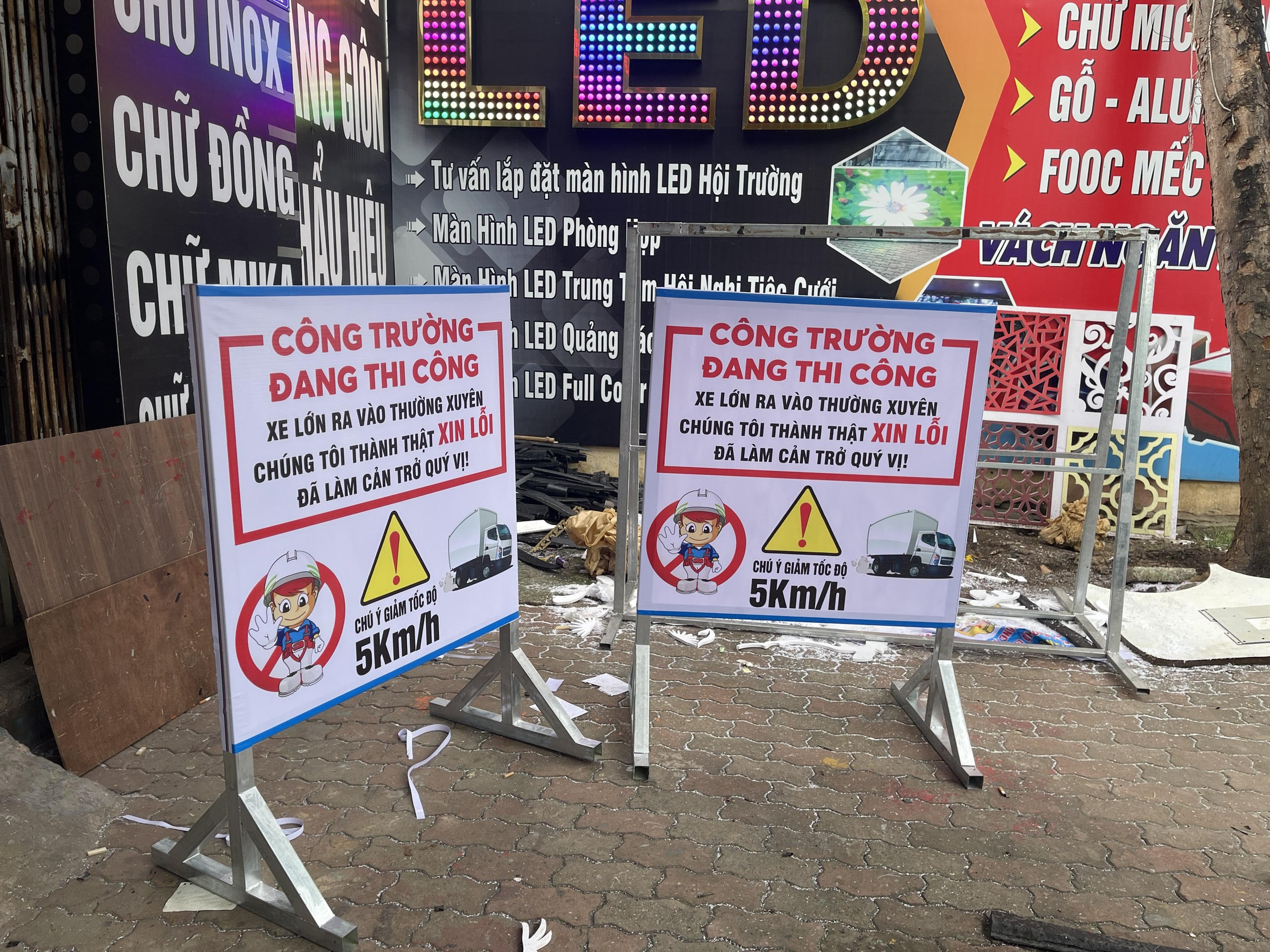 BIỂN QUẢNG CÁO GIAO THÔNG IN 