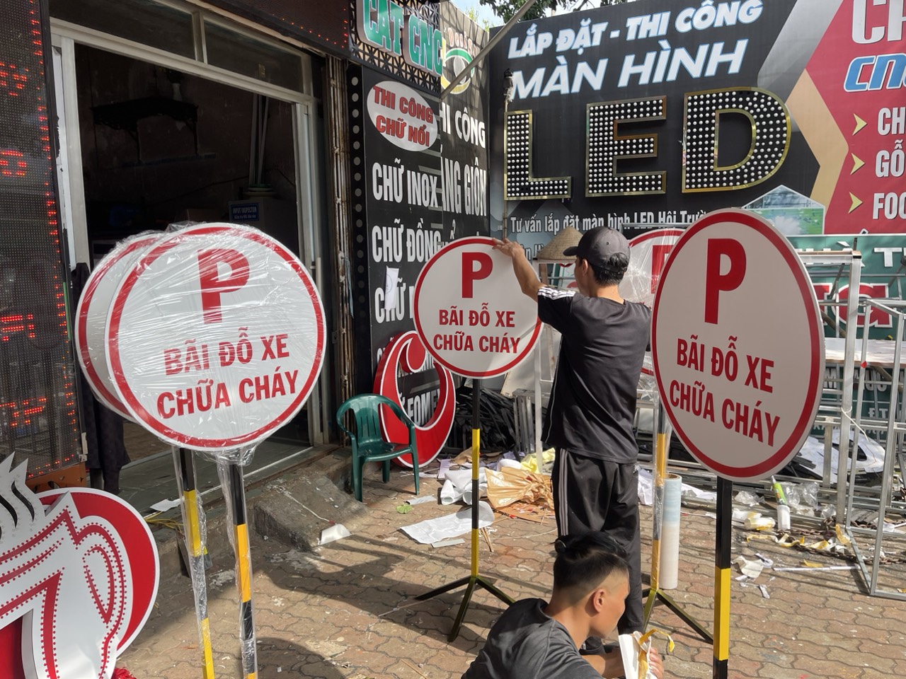 CẮT DÁN CHỮ ĐỀ CAN BIỂN PHẢN QUANG Ở TẠI HẢI DƯƠNG