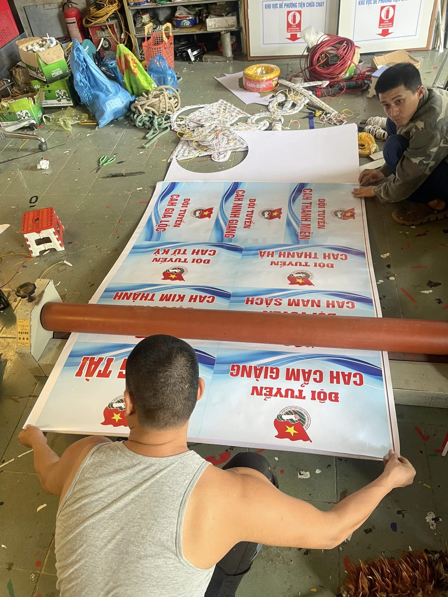 THI CÔNG CẮT DÁN ĐỀ CAN Ở HẢI DƯƠNG