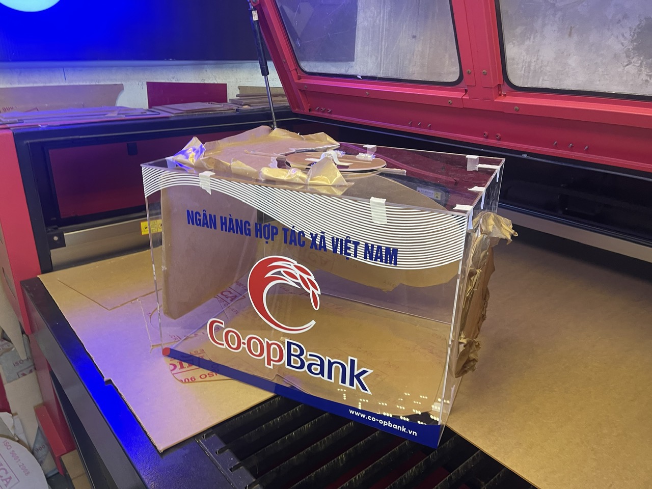 CẮT CNC HÒM PHIẾU
