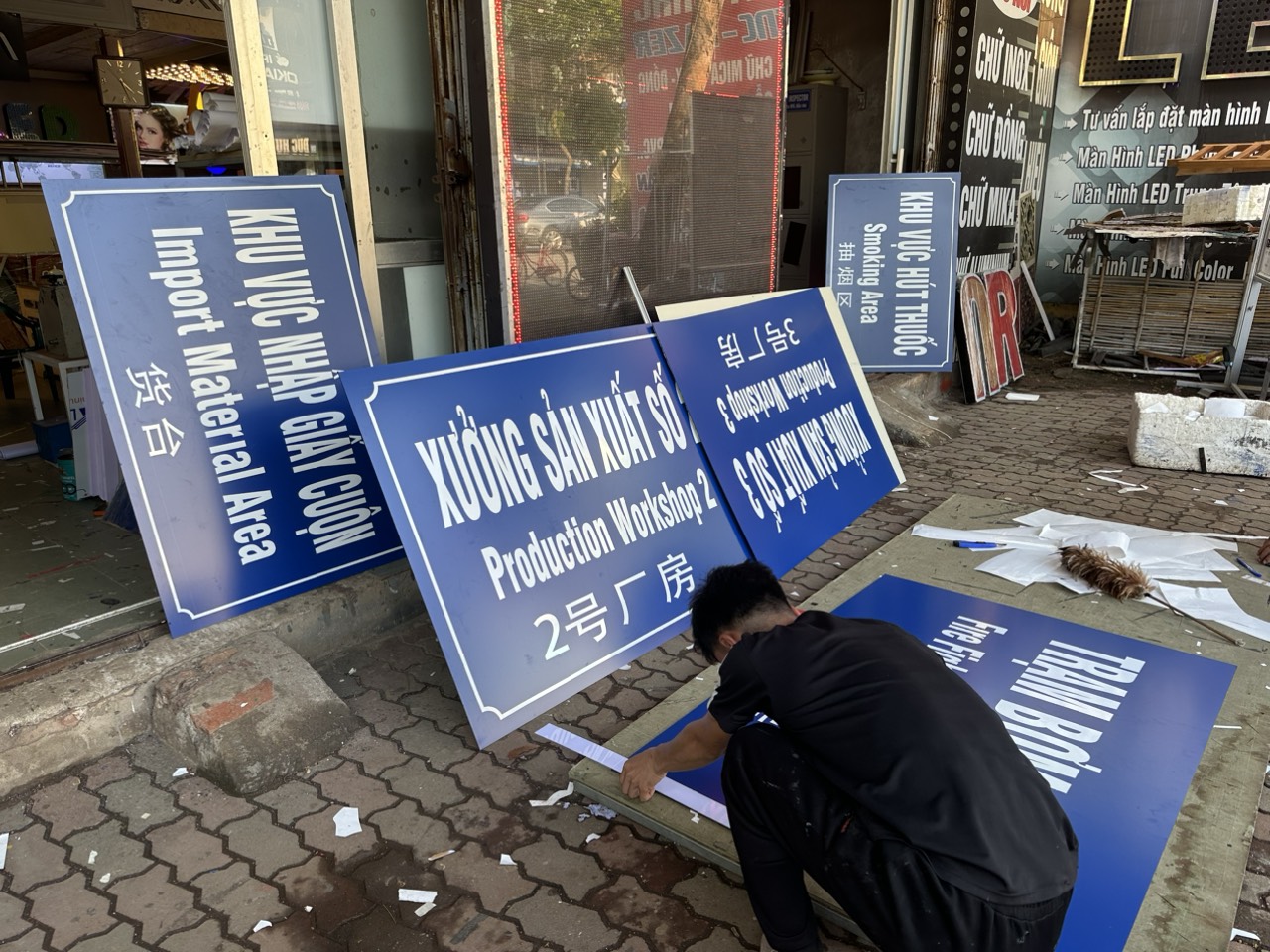 BIỂN QUẢNG CÁO NGOÀI TRỜI