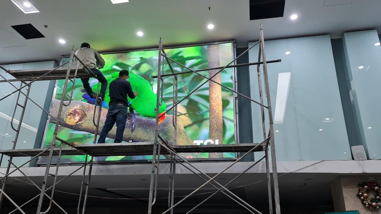 MÀN HÌNH LED TREO TƯỜNG QUẢNG CÁO 