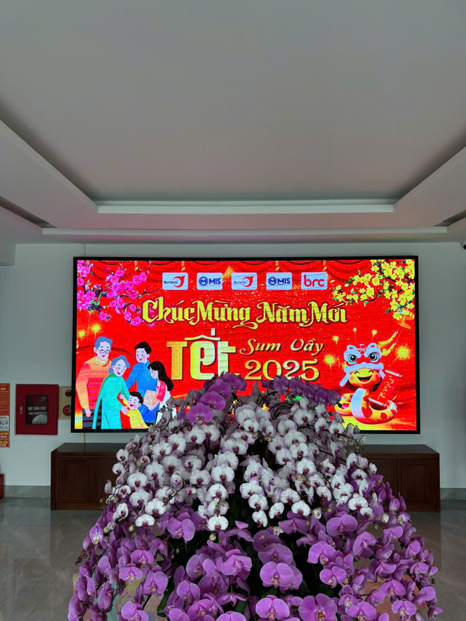 MÀN HÌNH LED TẾT SUM VẦY Ở HẢI DƯƠNG