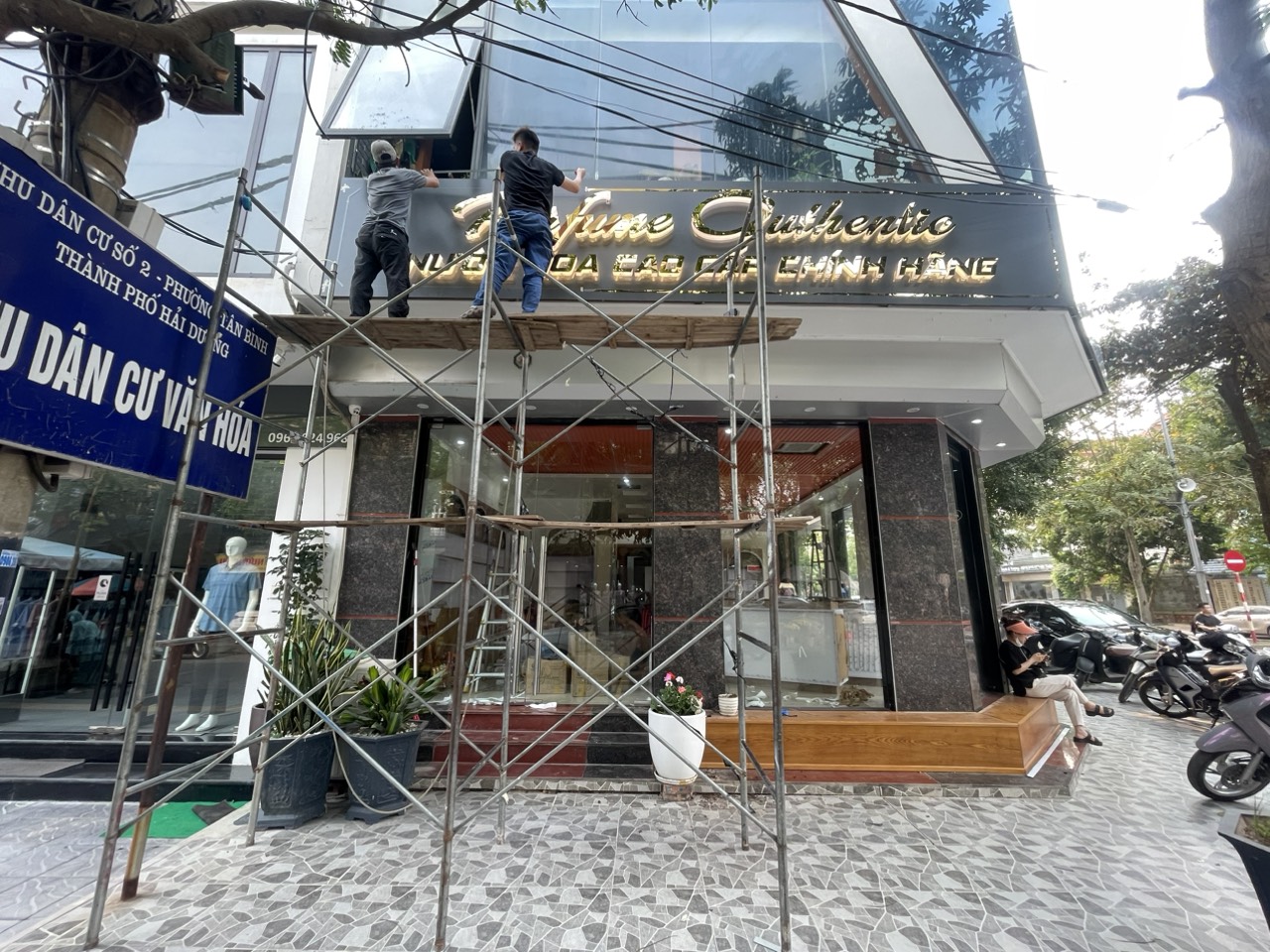 THIẾT KẾ THI CÔNG SHOP NƯỚC HOA