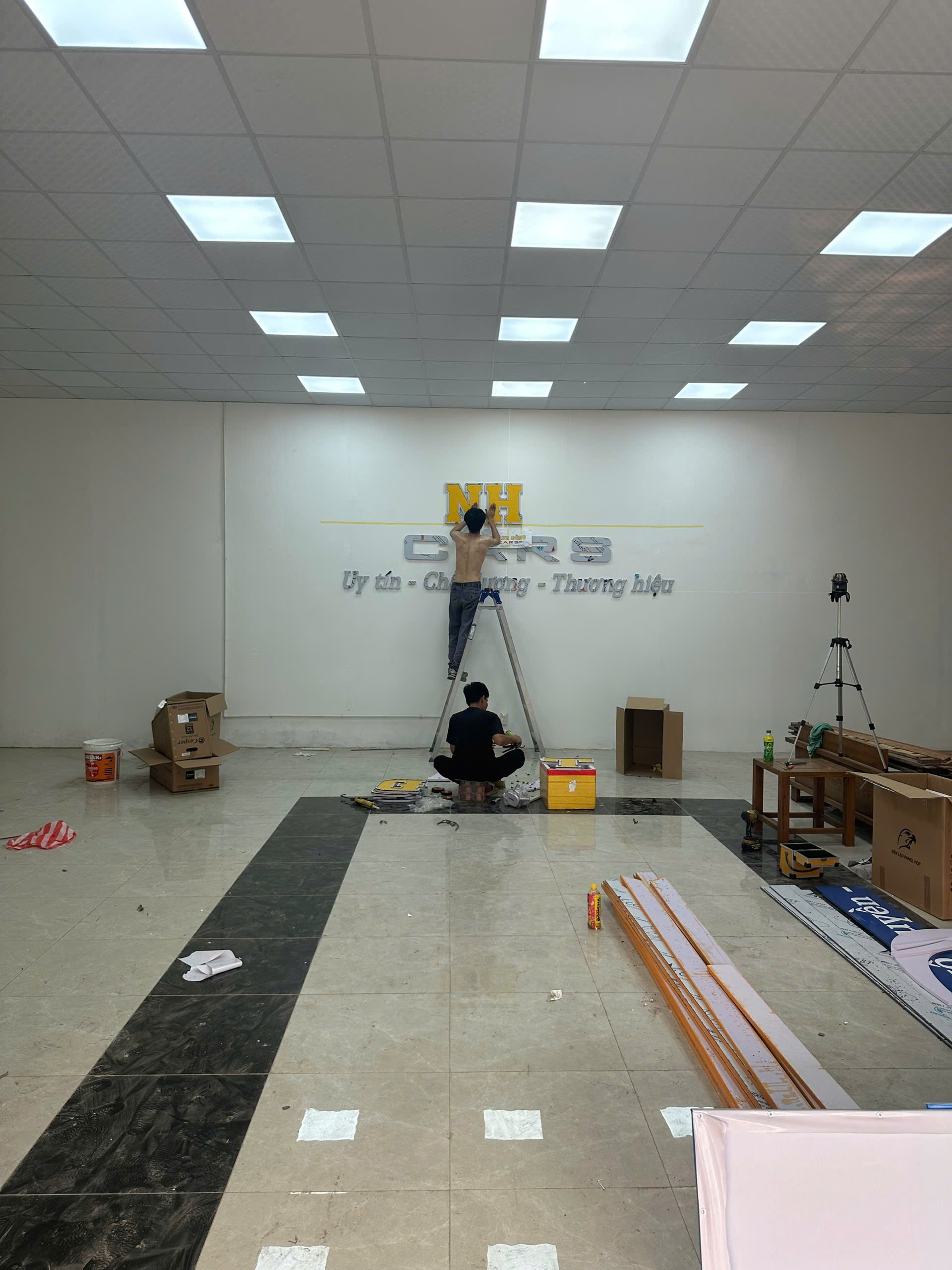 THIẾT KẾ LÔ GÔ CHỮ NỔI Ô TÔ 