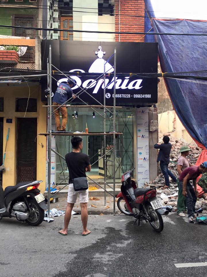 LÀM BIỂN SHOP QUẦN ÁO Ở HẢI DƯƠNG
