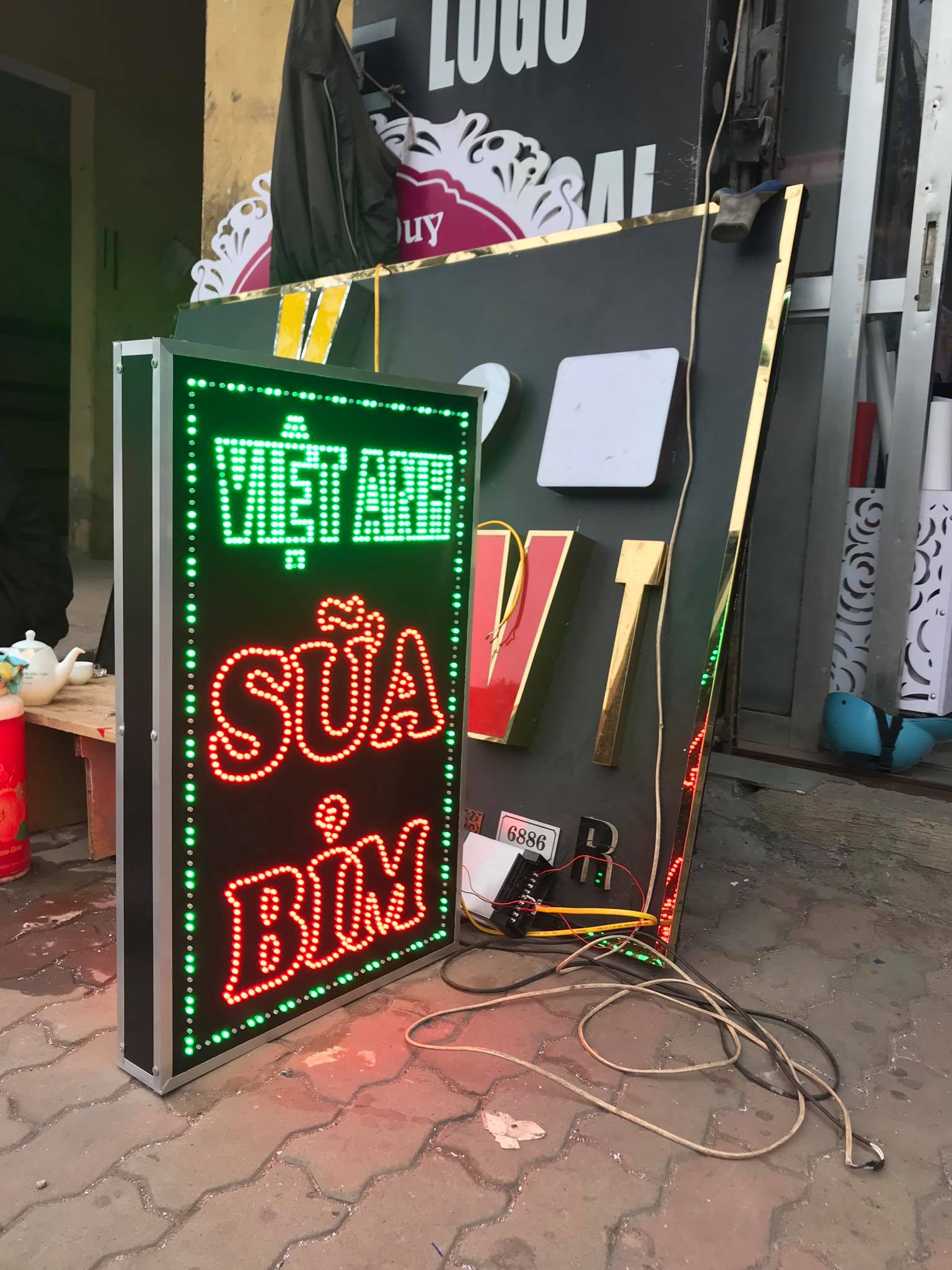 BIỂN QUẢNG CÁO ĐENG LED SỮA BỈM 