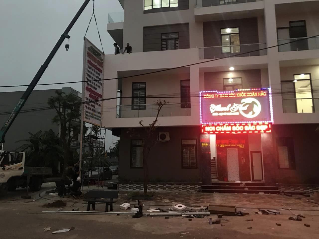 BIỂN QUẢNG CÁO PHUN XĂM Ở HẢI DƯƠNG
