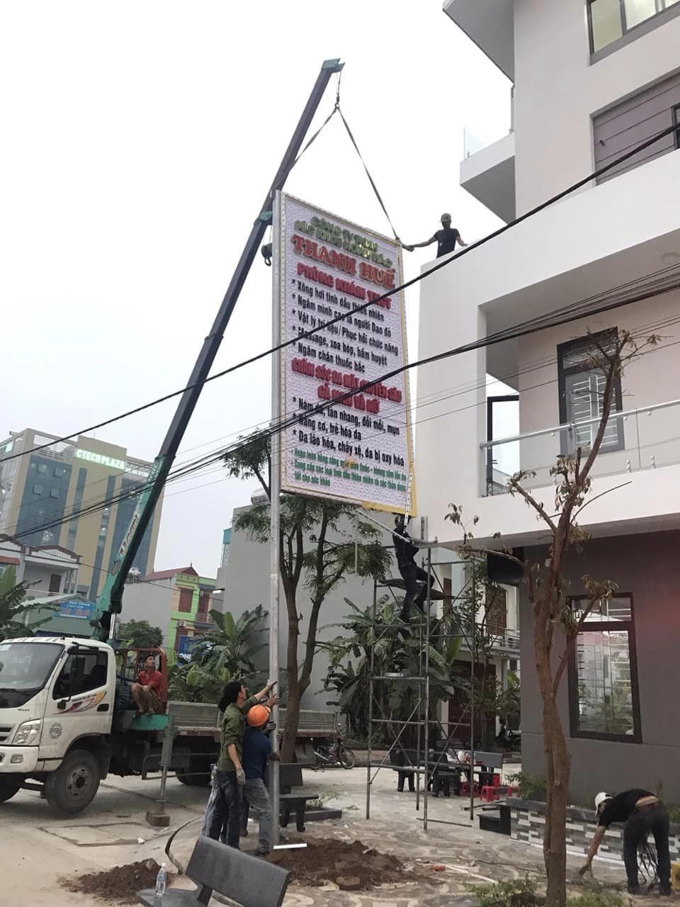 BIỂN QUẢNG CÁO CHĂM SÓC SẮC ĐẸP Ở TỨ KỲ HẢI DƯƠNG