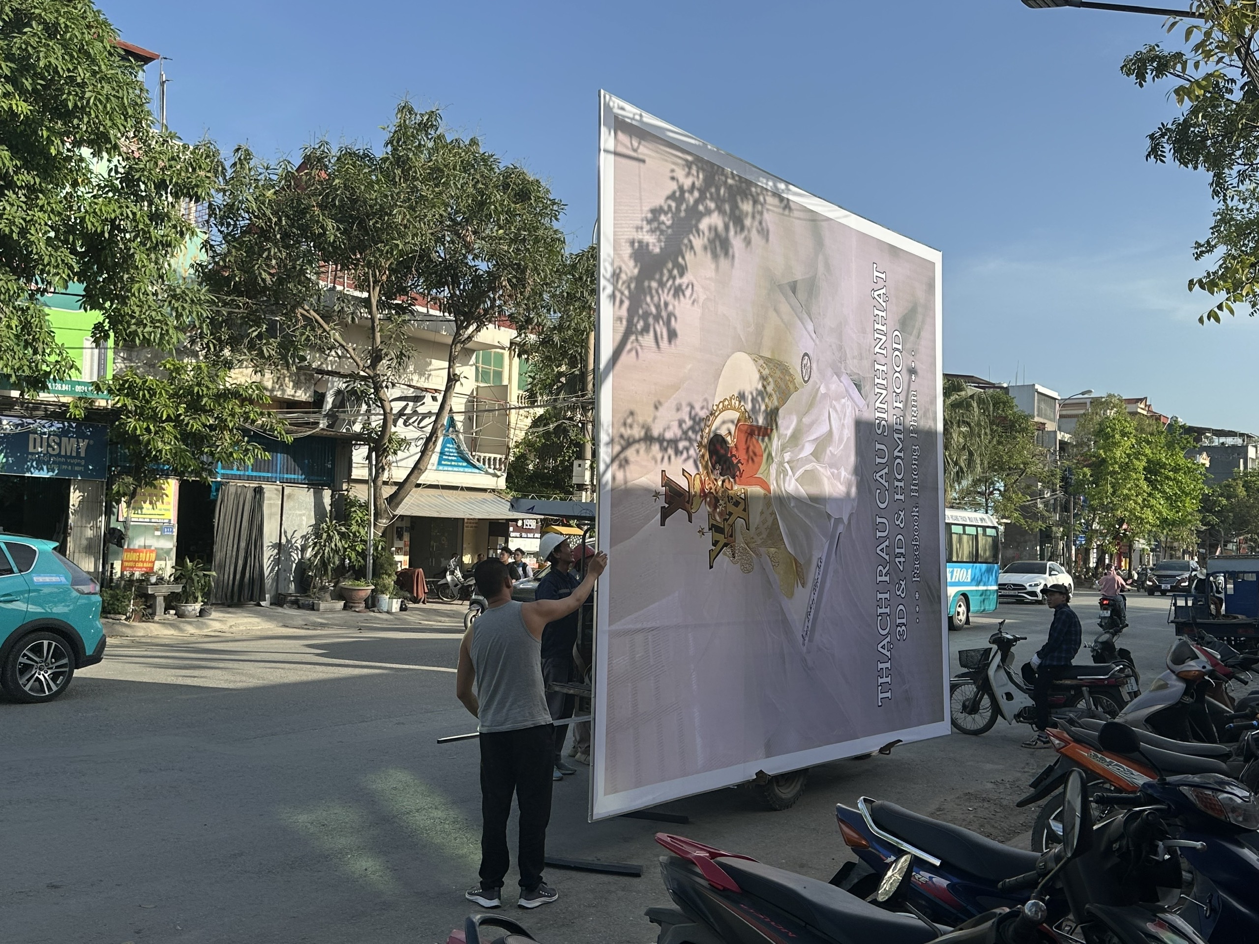 BÁNH MÝ CHỮ MIKA SÁNG ĐÈN