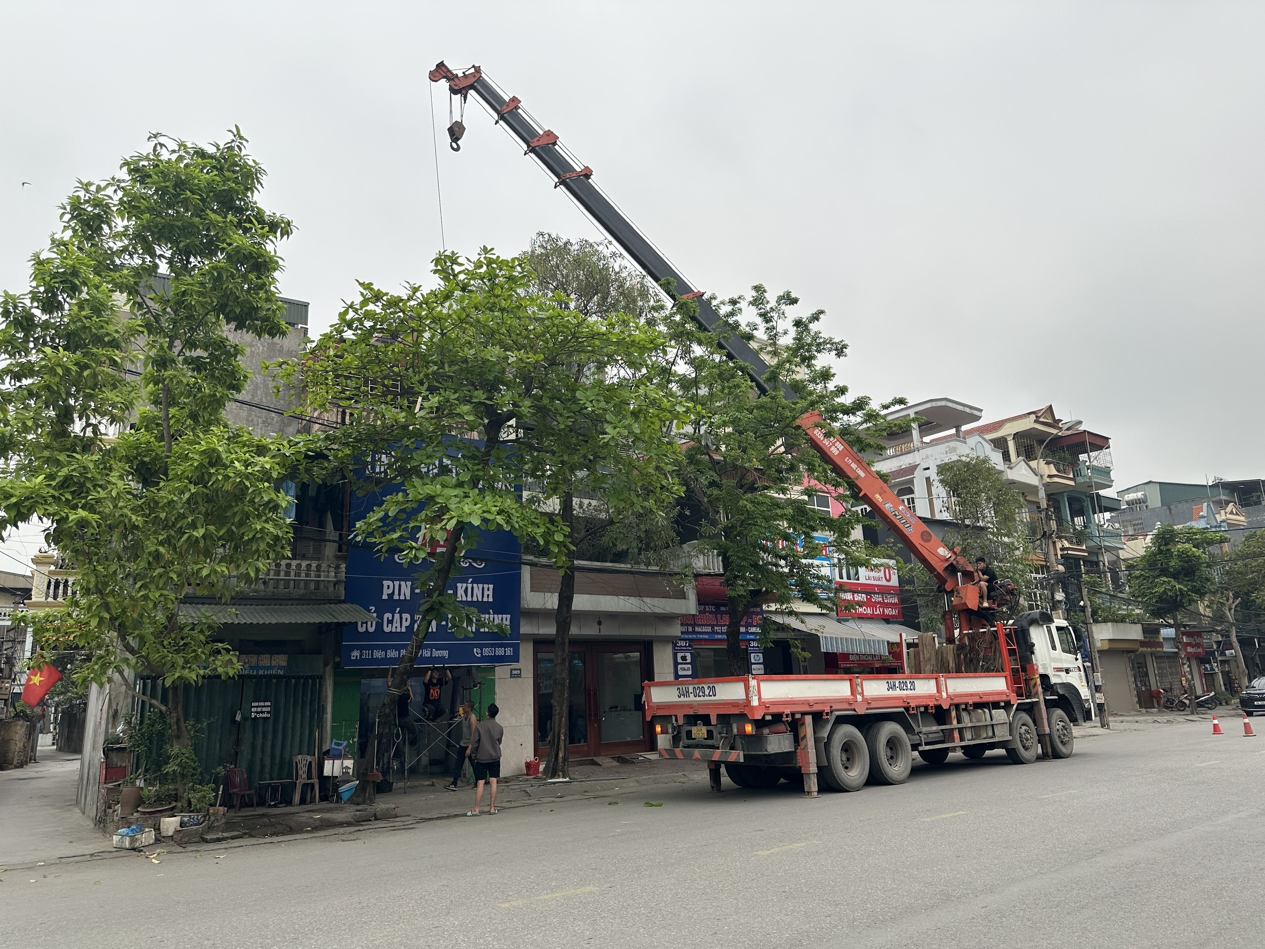 THI CÔNG BIỂN QUẢNG CÁO PHỤ KIỆN ĐIỆN THOẠI