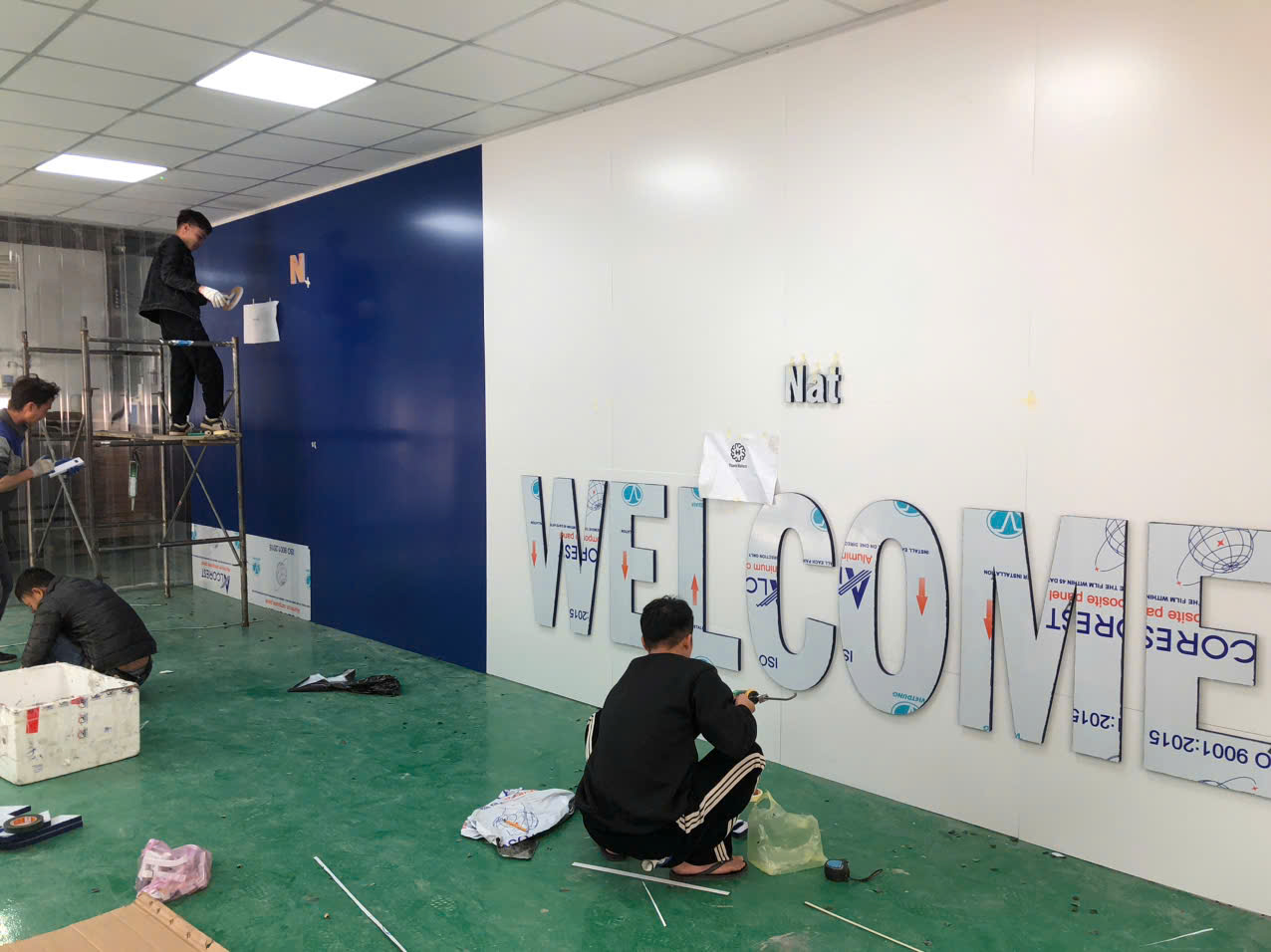 CHỮ NỔI GĂN TRÊN NỀN ALU