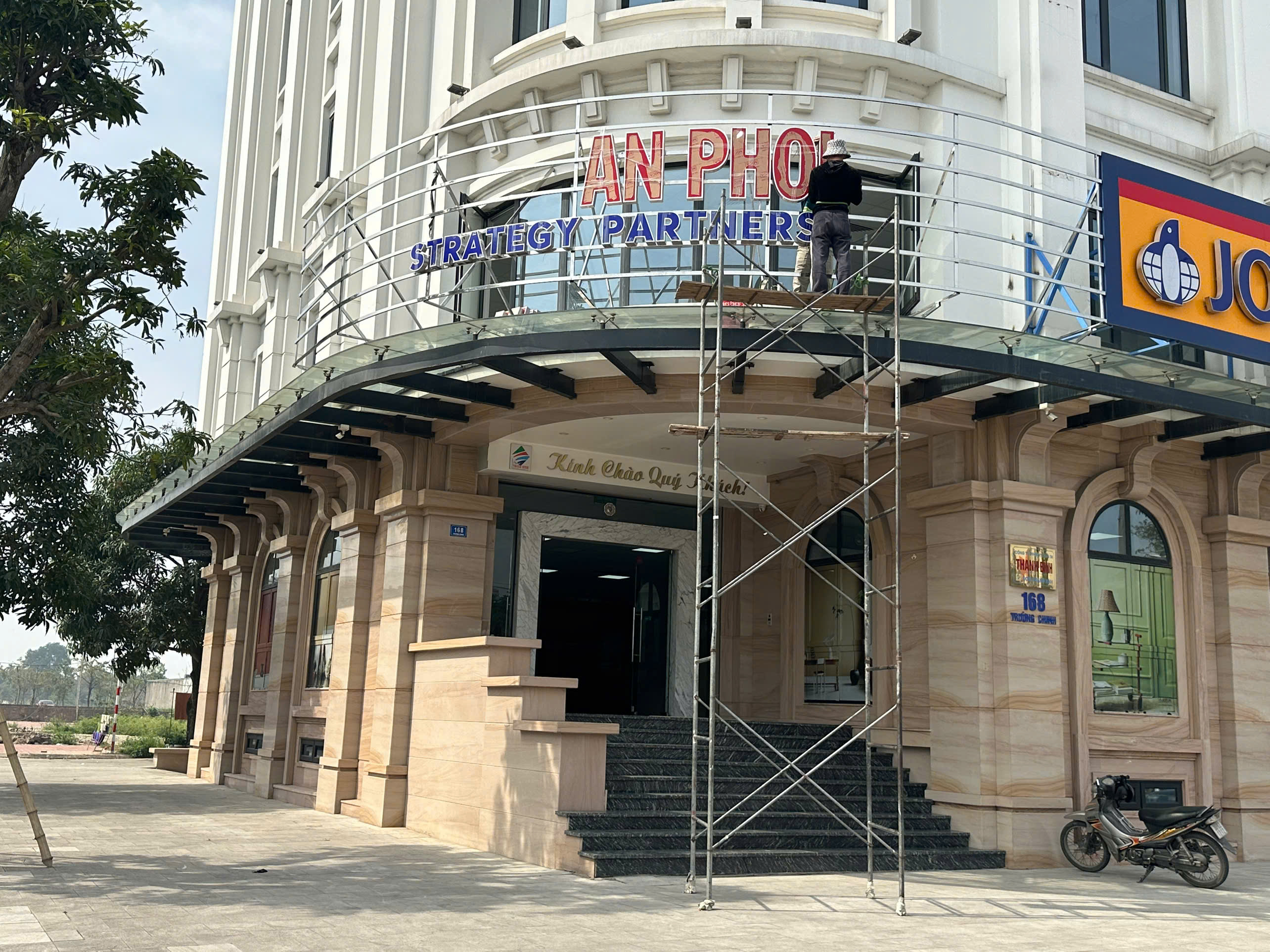 BIỂN QUẢNG CÁO HÌNH VÒNG CUNG