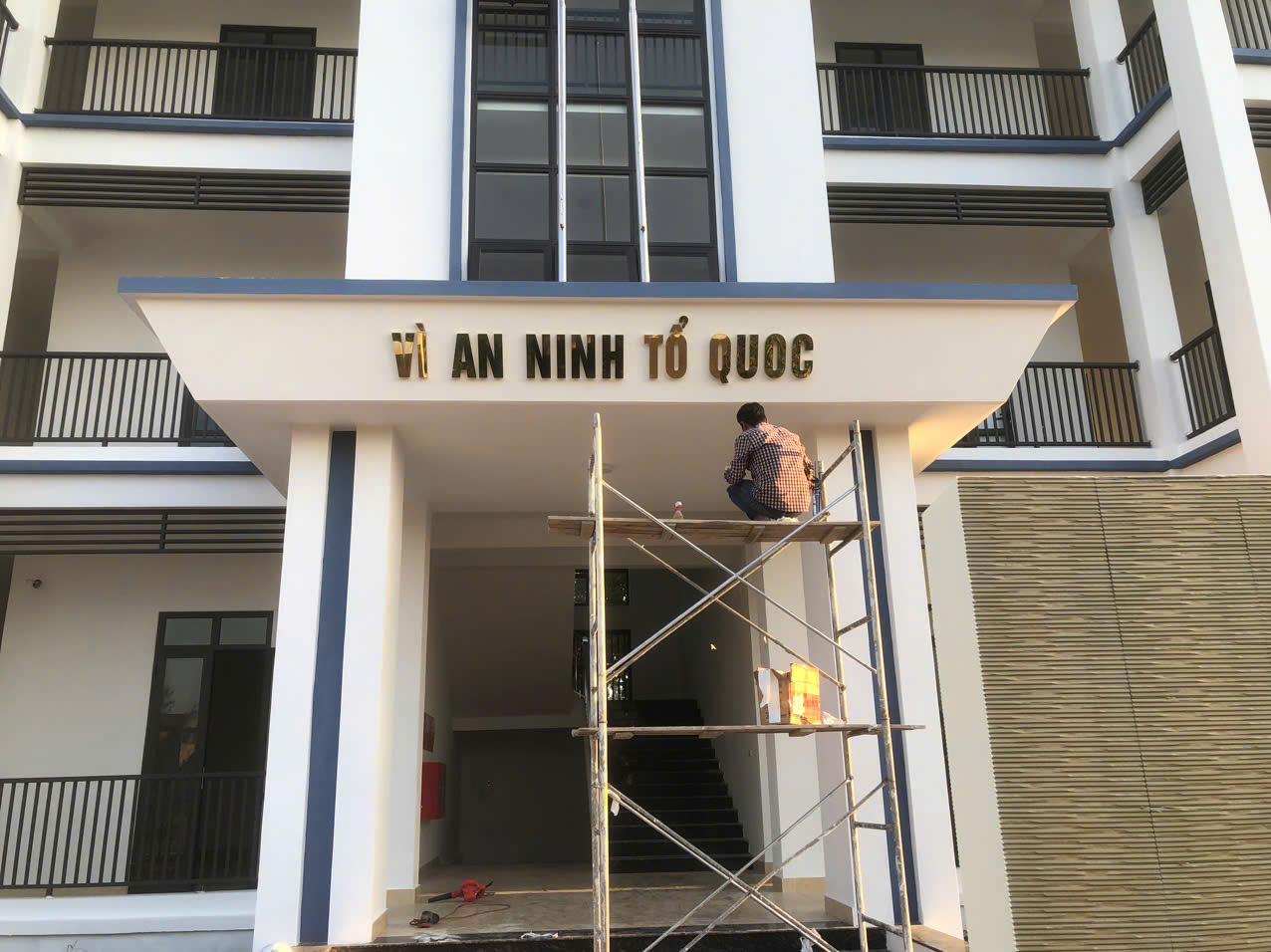 BỘ CHỮ INOX VÌ AN NINH