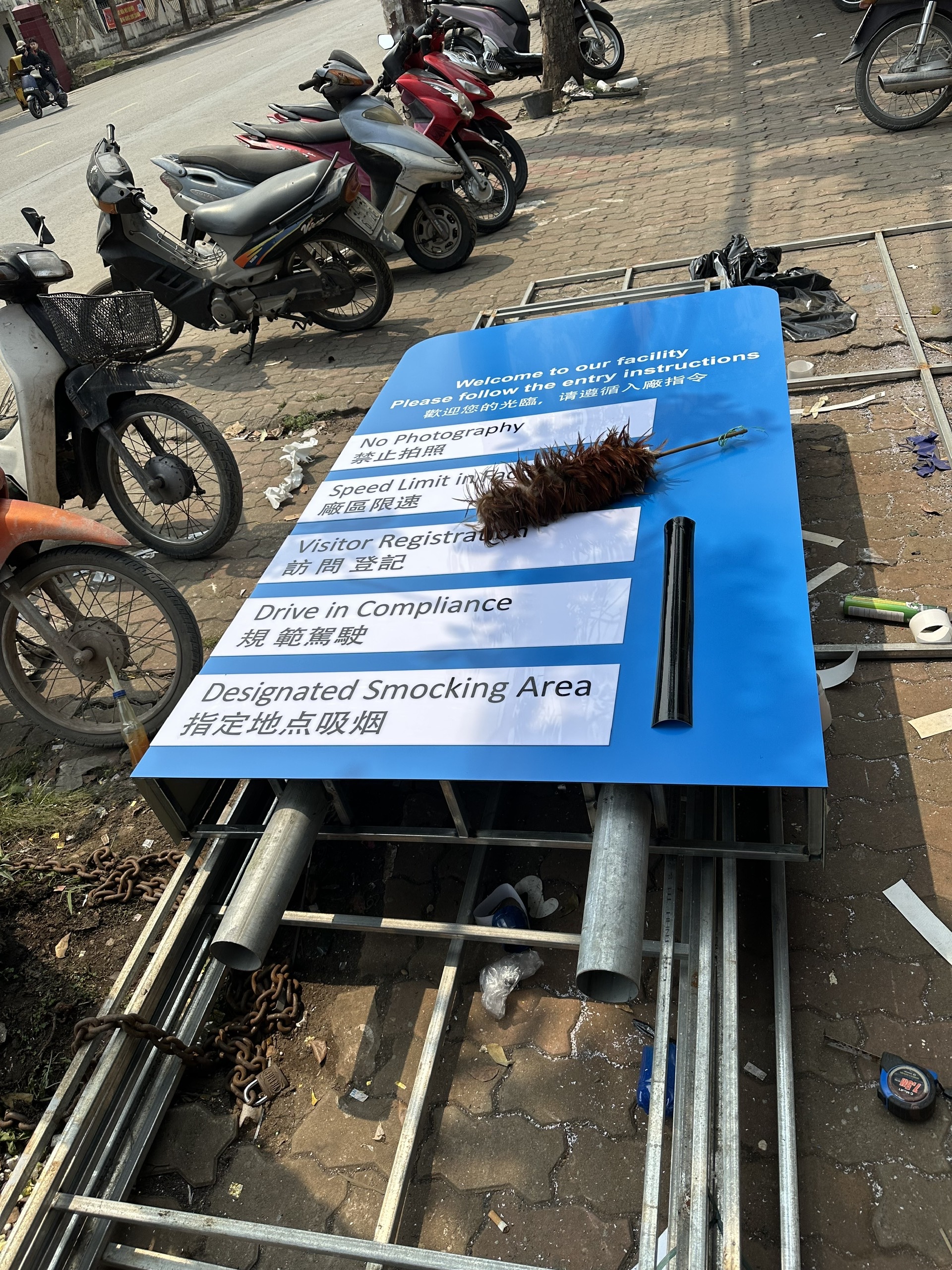 BIỂN QUẢNG CÁO CÔNG TY CÓ CỘT ĐỨNG