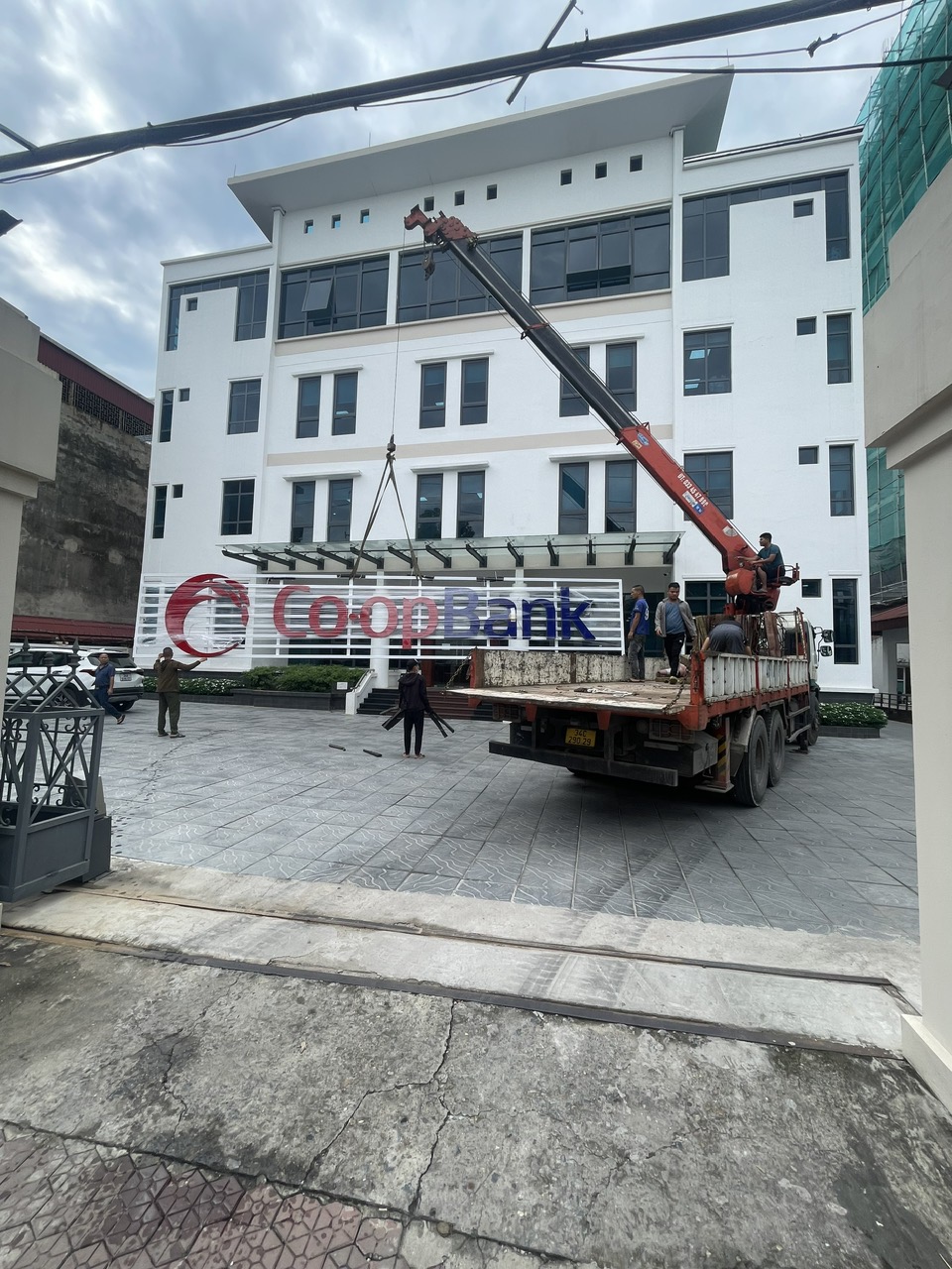 GIA CỐ LẮP ĐẶT BIỂN QUẢNG CÁO CHỐNG BÃO Ở HẢI DƯƠNG