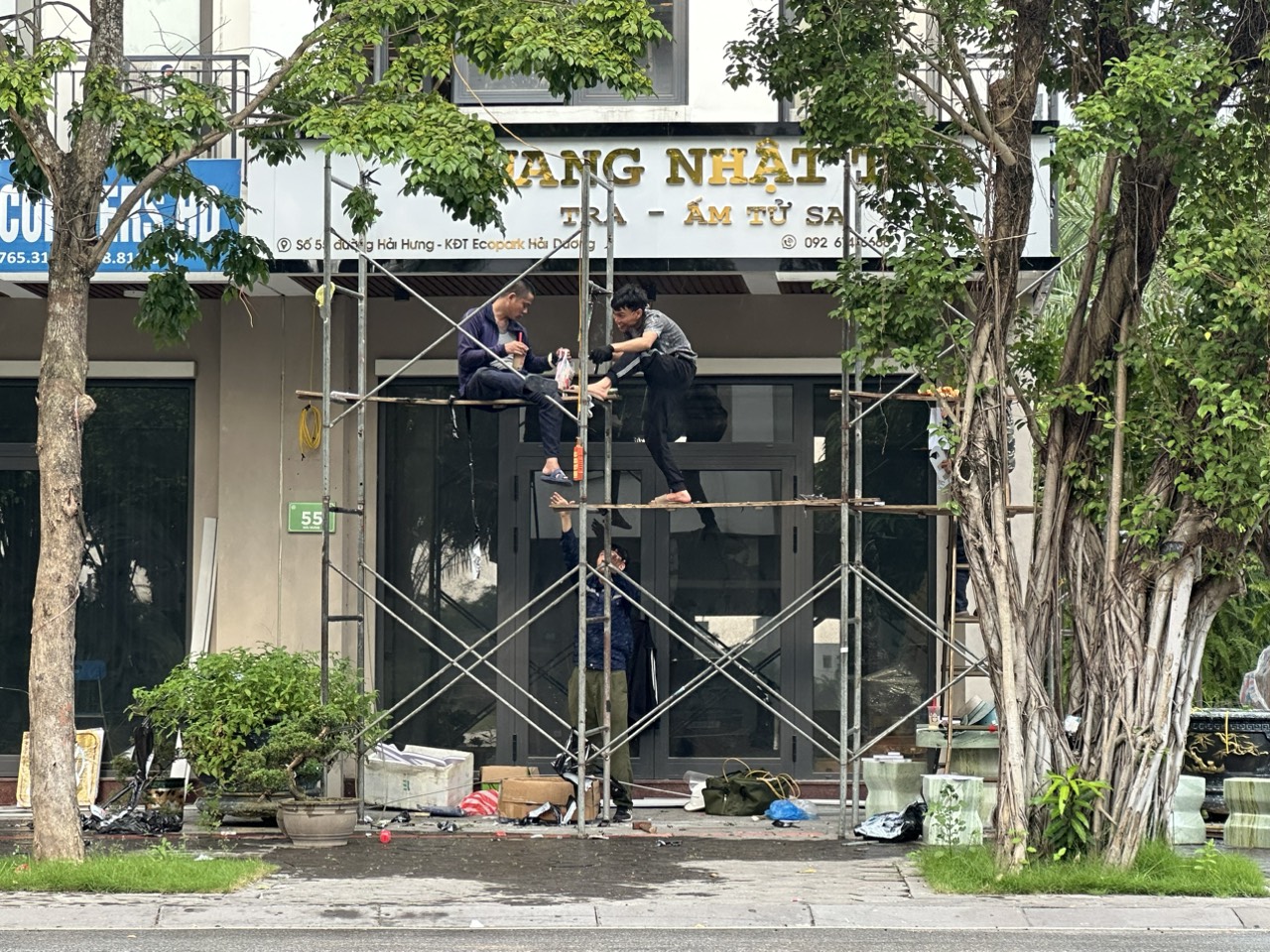 TREO LẮP BIỂN MẶT TIỀN
