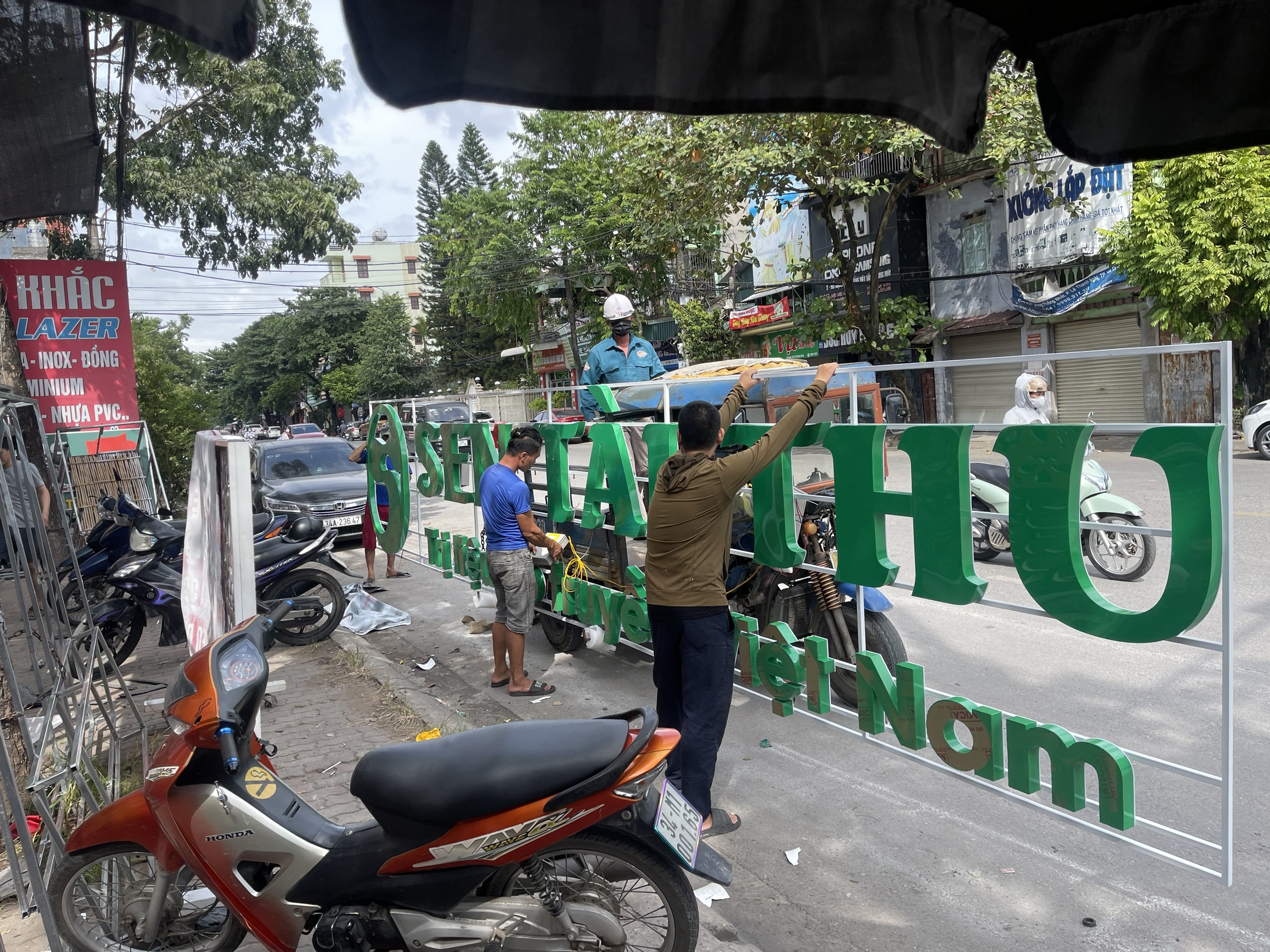 BIỂN QUẢNG CÁO CHỮ MICA MÀU 
