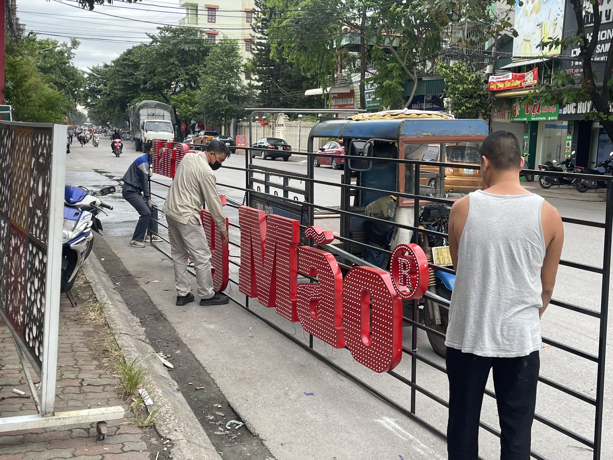 CHỮ NỔI QUẢNG CÁO BẰNG ALU NGOÀI TRỜI 