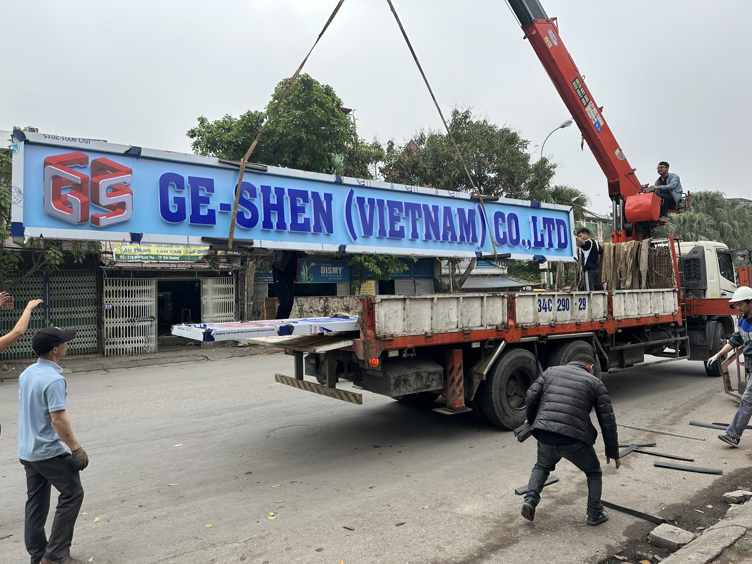 BIỂN QUẢNG CÁO CÓ TIẾNG NƯỚC NGOÀI 