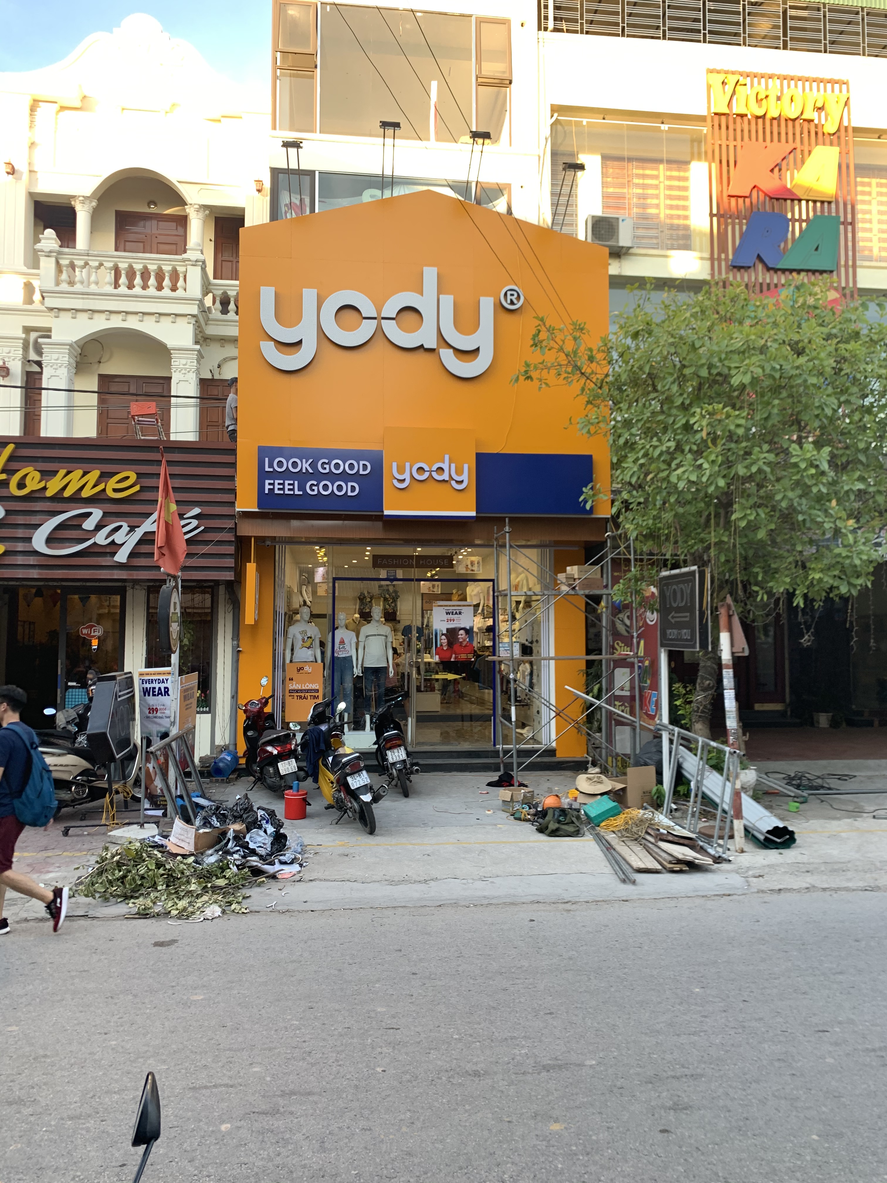 BIỂN QUẢNG CÁO THỜI TRANG 