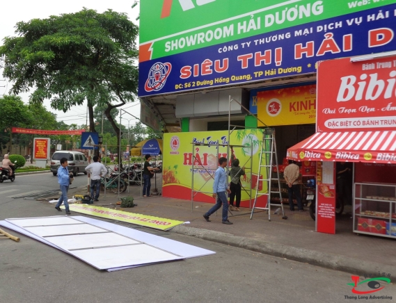 THI CÔNG BIỂN QUẢNG CÁO BÁNH KINH ĐÔ VỀ CÁC ĐẠI LÝ HẢI DƯƠNG