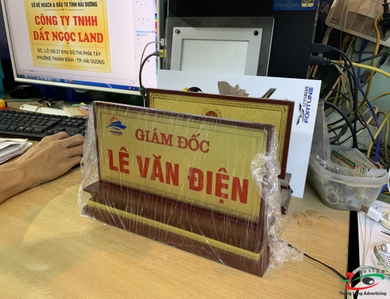BIỂN CHỨC DANH  ĐỂ BÀN 