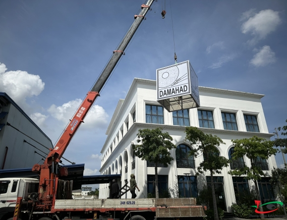 THI CÔNG LẮP ĐẶT LÔ GÔ CÔNG TY TRÊN CAO TẠI HẢI DƯƠNG