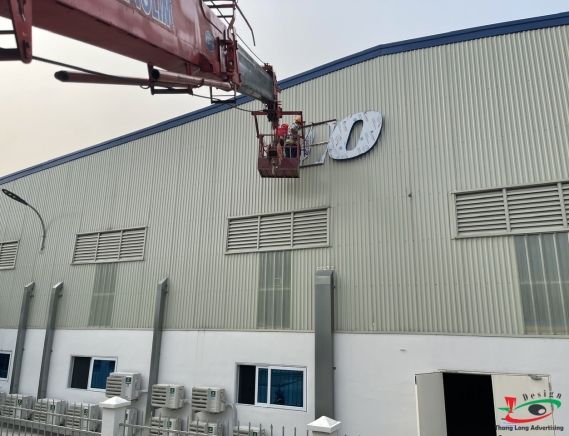 THI CÔNG LẮP ĐẶT LÔ GÔ CÔNG TY TRÊN CAO TẠI HẢI DƯƠNG