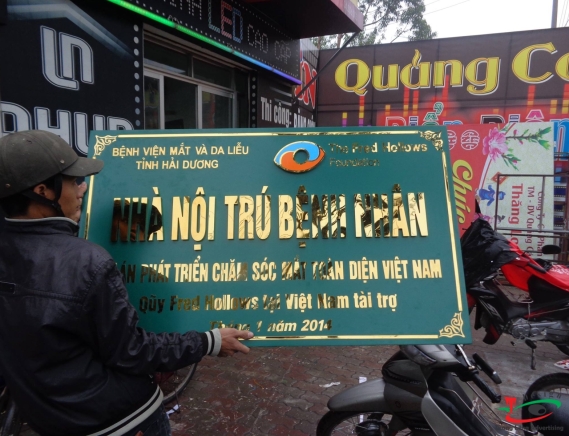 CHỮ INOX CHÂN DỰNG NỔI SANG TRỌNG 