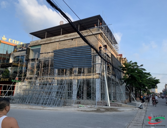 CHỮ NỔI MẶT MIKA CHÂN ALUMINIUM
