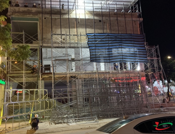 CHỮ NỔI MẶT MIKA CHÂN ALUMINIUM