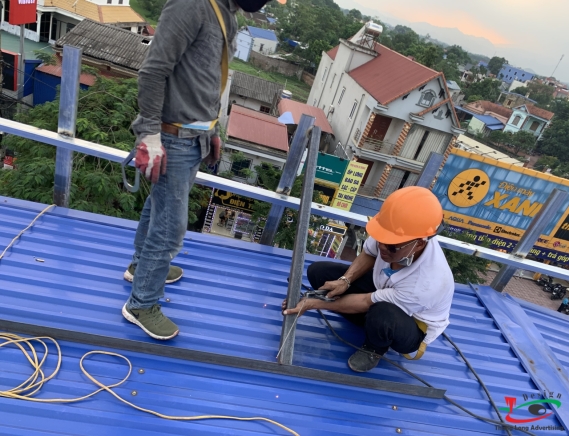 CHỮ NỔI MẶT MIKA CHÂN ALUMINIUM