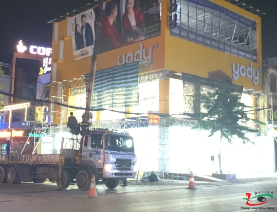 CHỮ NỔI MẶT MIKA CHÂN ALUMINIUM