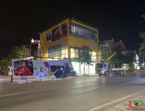 CHỮ NỔI MẶT MIKA CHÂN ALUMINIUM