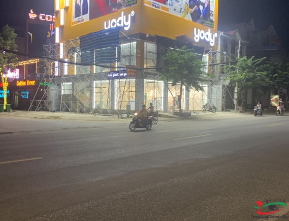 CHỮ NỔI MẶT MIKA CHÂN ALUMINIUM