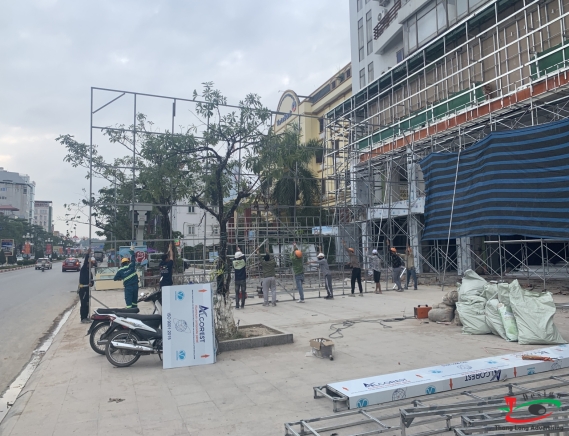 LÀM BIỂN QUẢNG CÁO CHO CHUỖI THỜI TRANG 