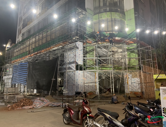 LÀM BIỂN QUẢNG CÁO CHO CHUỖI THỜI TRANG 