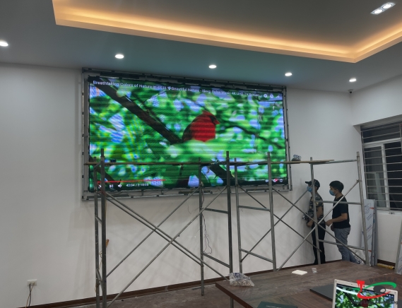 THI CÔNG MÀN HÌNH LED PHÒNG MAKETING 