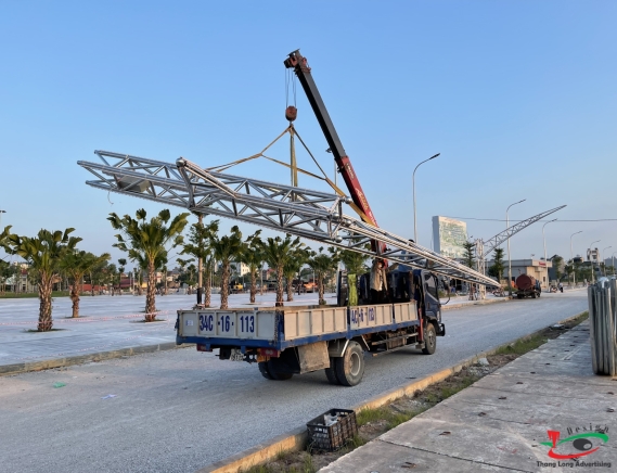 TRANG TRÍ CỘT ĐÈN LED QUẢNG TRƯỜNG