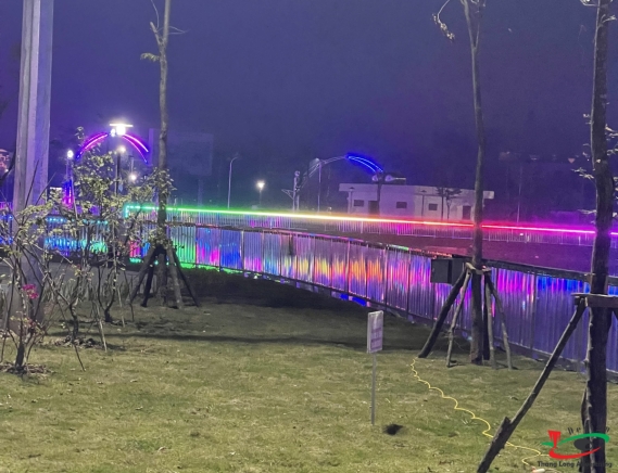 TRANG TRÍ CỘT ĐÈN LED QUẢNG TRƯỜNG