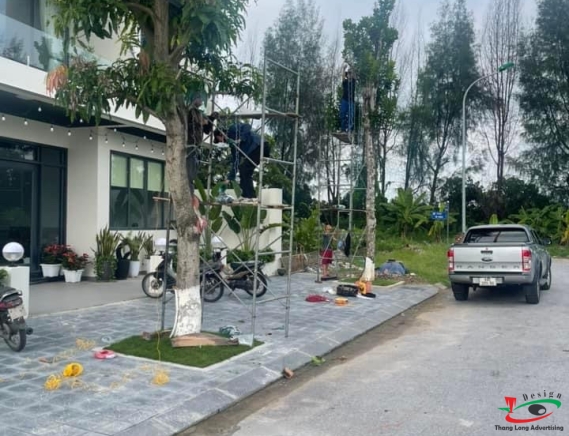ĐÈN LED QUẤN CÂY TRANG TRÍ CHO NHÀ HÀNG, QUÁN CÀ PHÊ, QUÁN ĂN ẨM THỰC ĐƯỜNG PHỐ